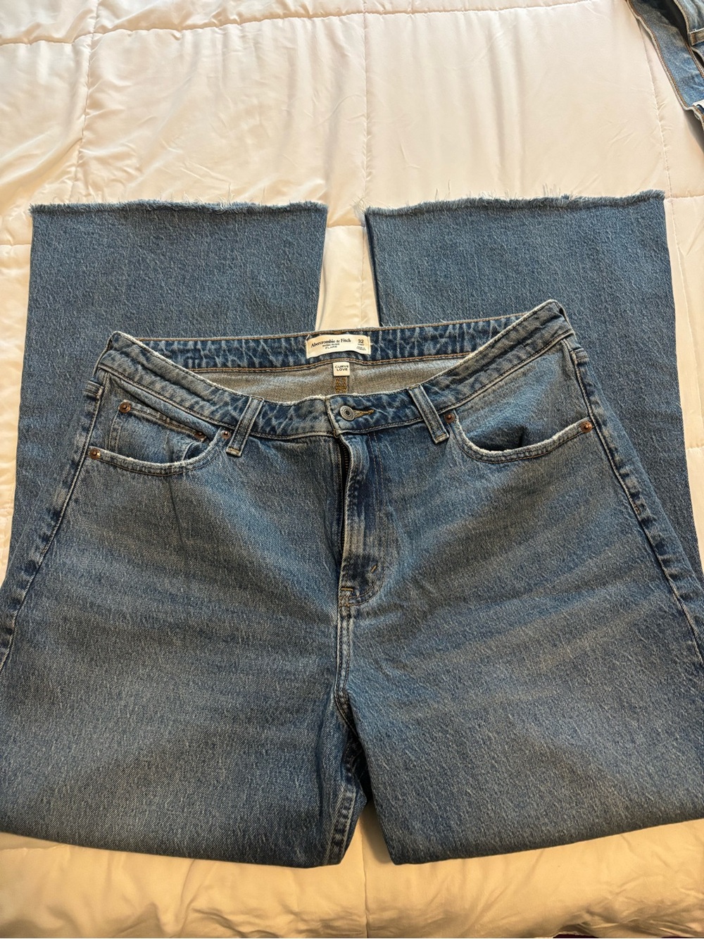 Abercrombie and Fitch Women’s High Rise Flare Curve Love 32 Short